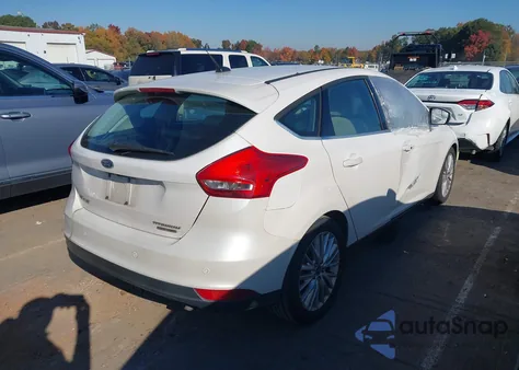 2015 Ford Focus Titanium z USA, uszkodzony, nr VIN 1FADP3N25FL216058